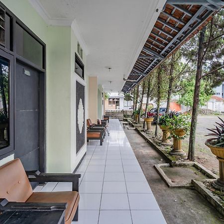 Collection O Tasikmalaya Near Stadium Wiradadaha Formerly Hotel Abadi エクステリア 写真