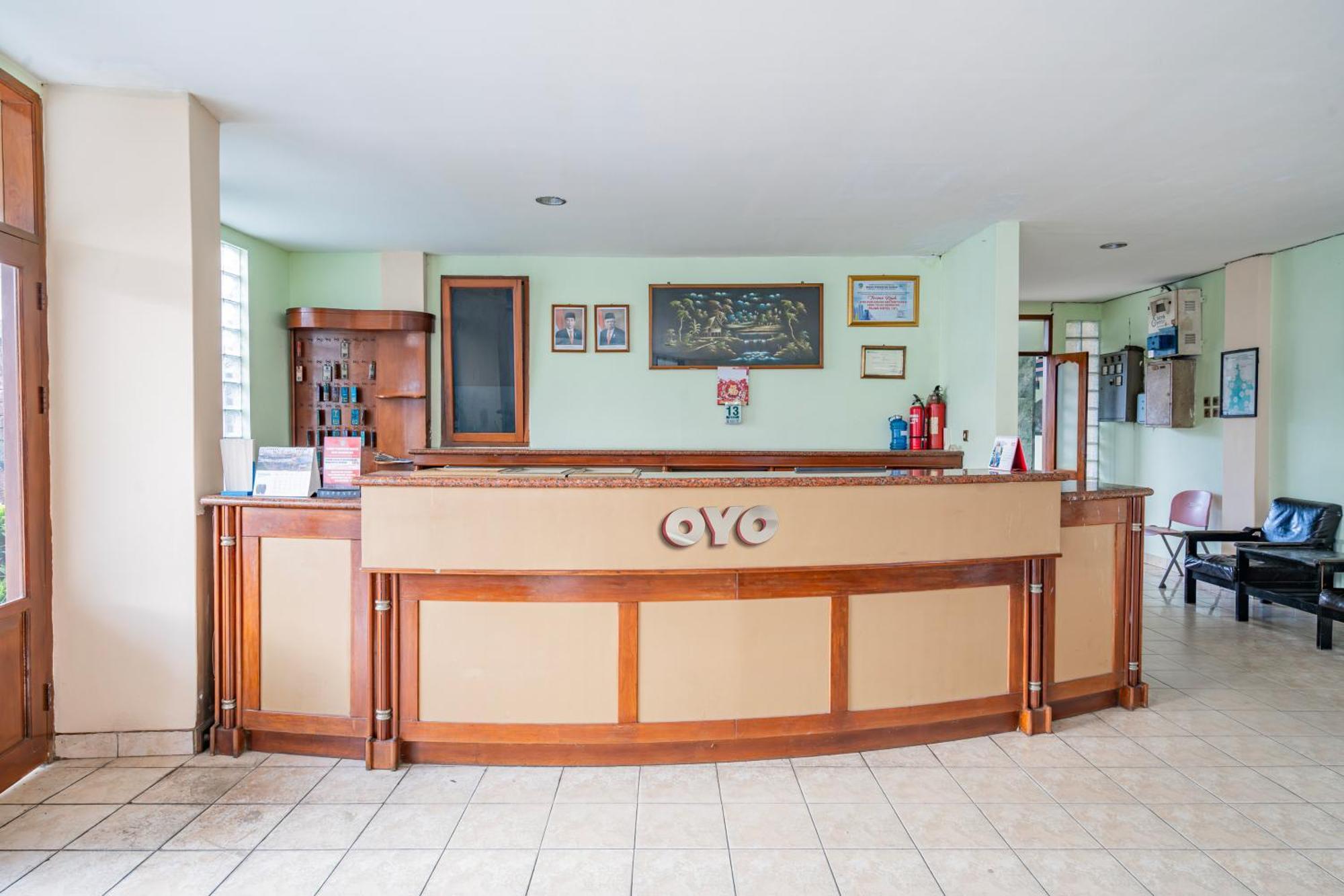 Collection O Tasikmalaya Near Stadium Wiradadaha Formerly Hotel Abadi エクステリア 写真
