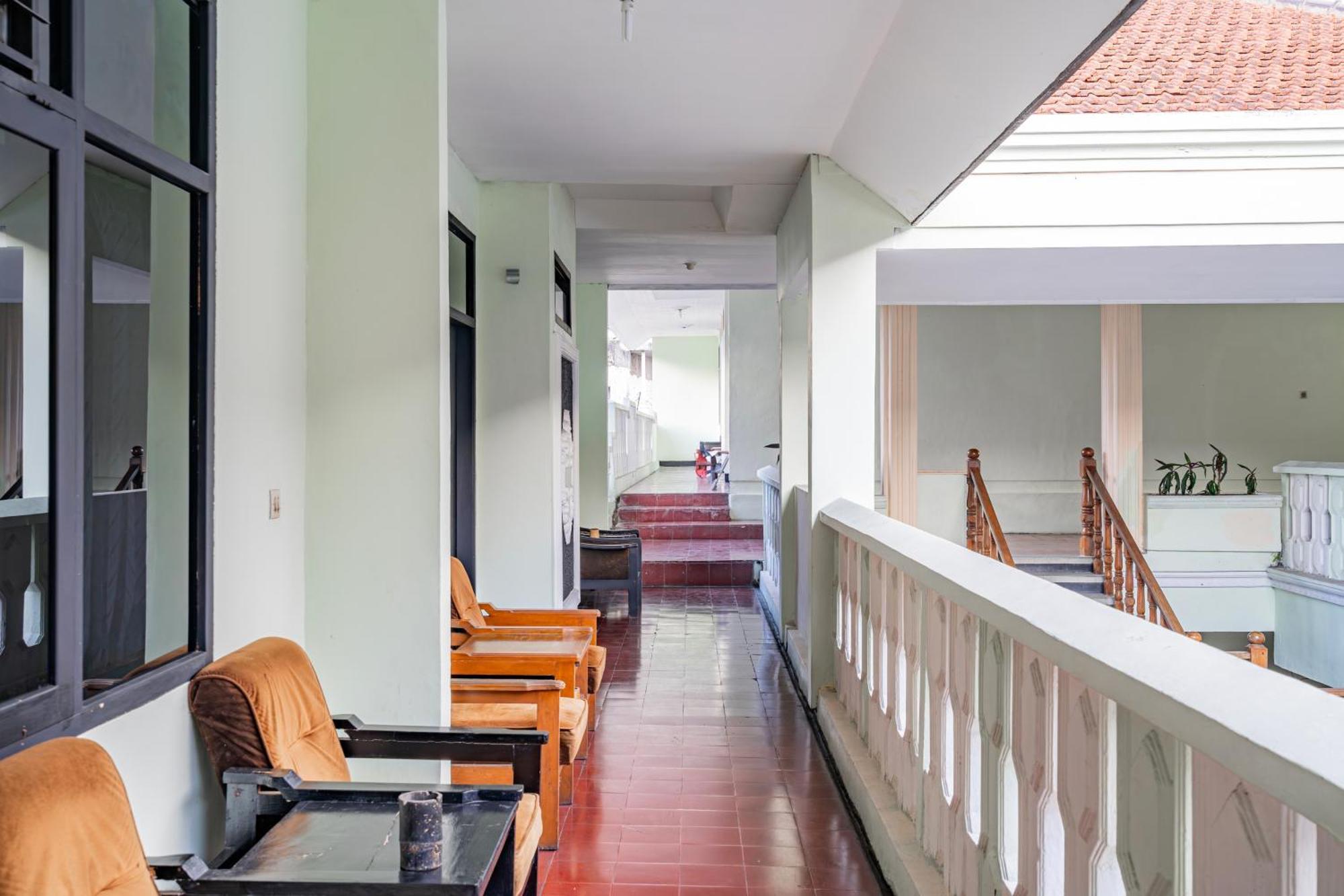 Collection O Tasikmalaya Near Stadium Wiradadaha Formerly Hotel Abadi エクステリア 写真