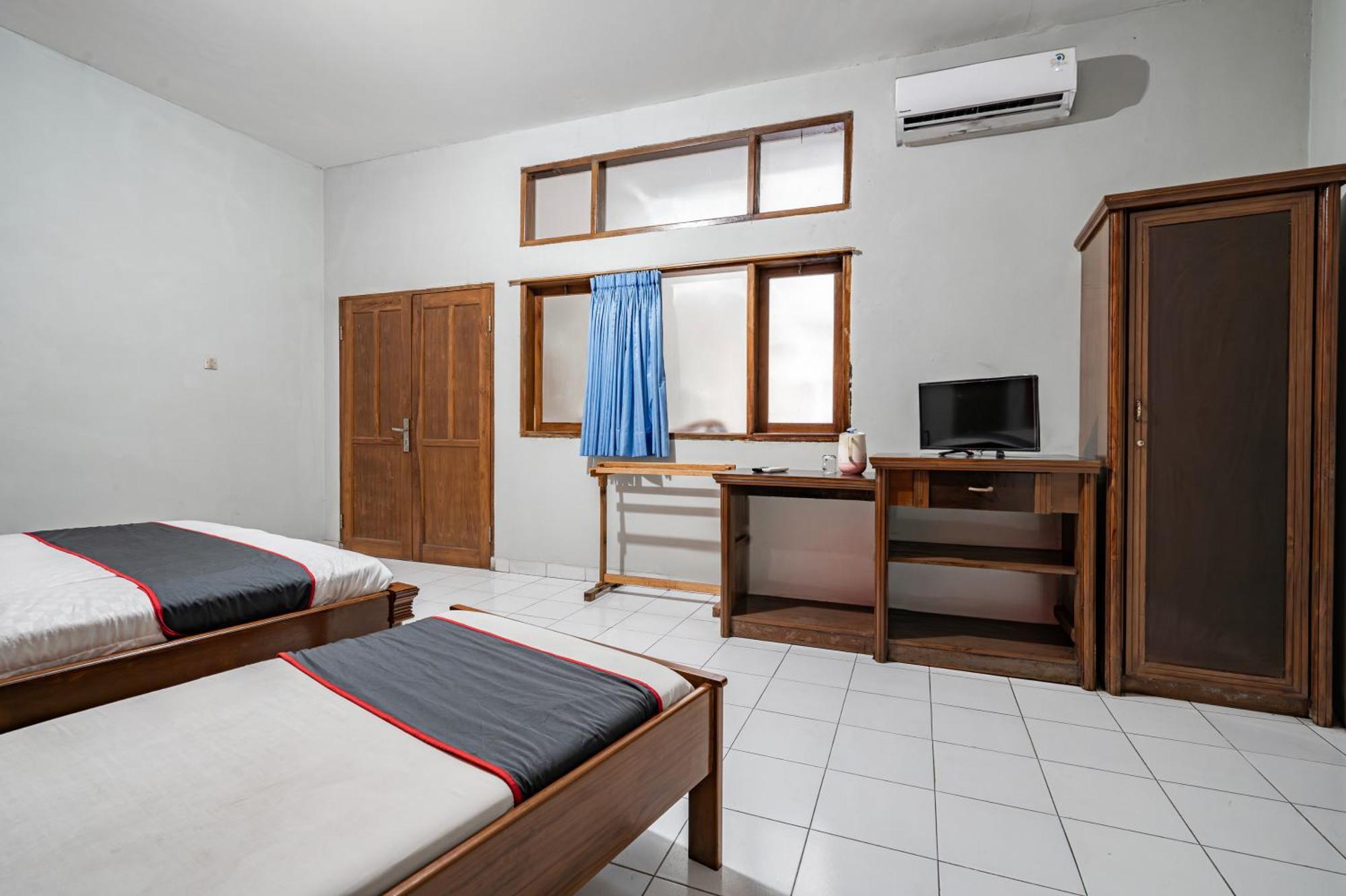 Collection O Tasikmalaya Near Stadium Wiradadaha Formerly Hotel Abadi エクステリア 写真